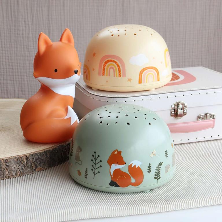 Little Lovely Company_Csillagkivetítő_szivárvány_nyugtató_babáknak_kicsiknek